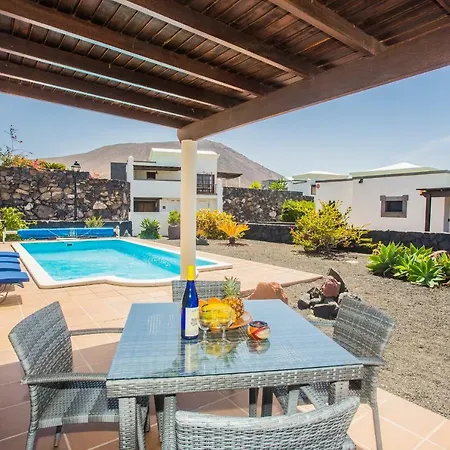 Eleonor In Playa Blanca Villa