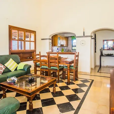 Eleonor In Playa Blanca Villa